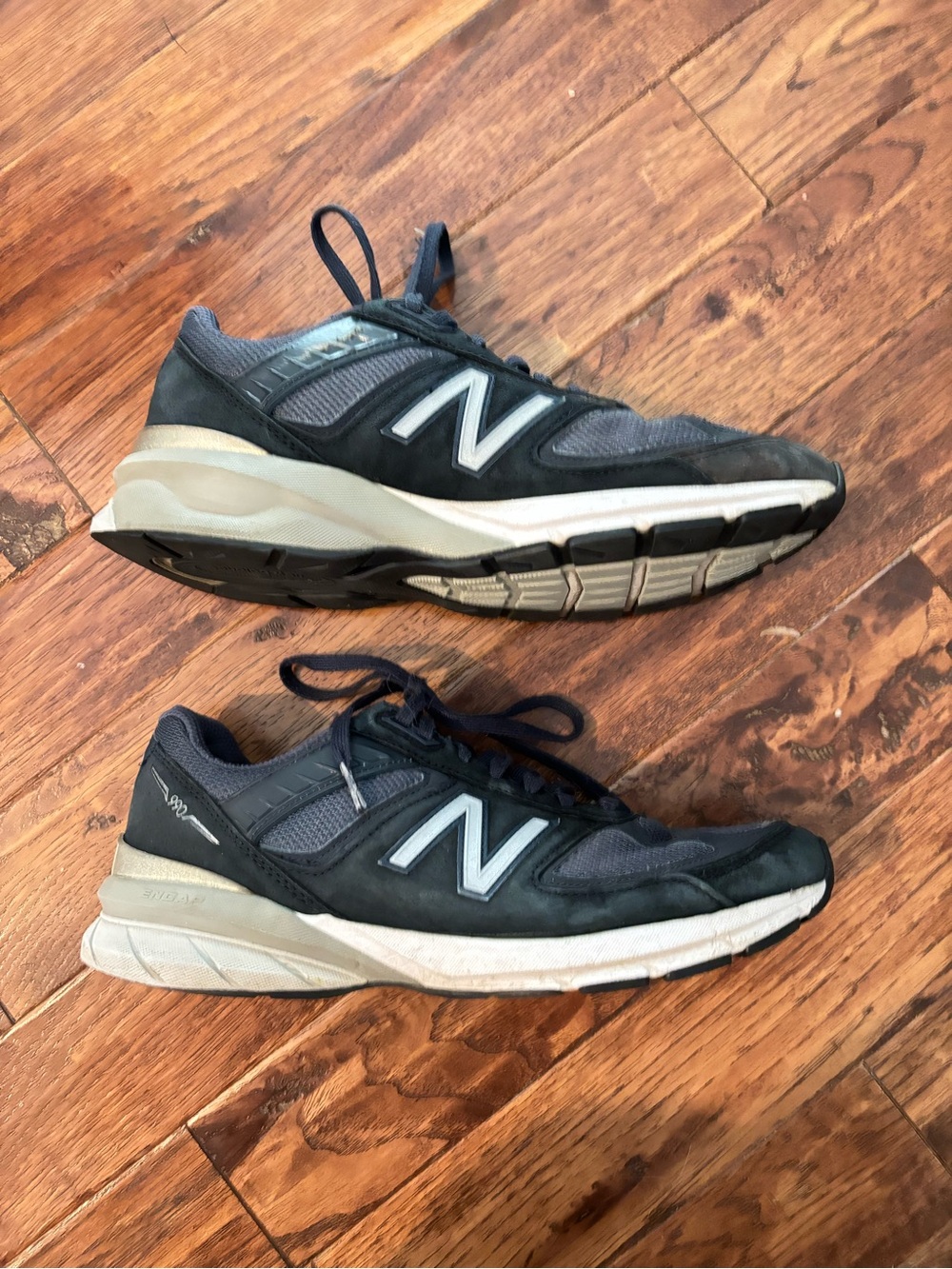 Men’s New Balance 990 Size 9.5 Navy Blue Running Shoes Sneakers